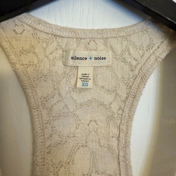 Silence + Noise Flower Lace Tank Top - Picture 3 of 4